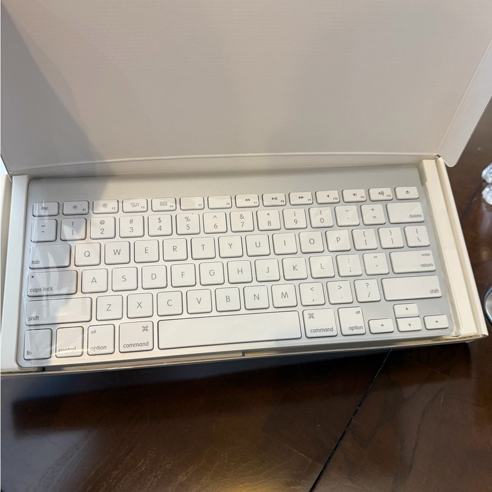 Apple Wireless White Keyboard